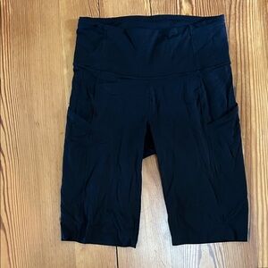 Lululemon biker shorts with pockets, black, size 6